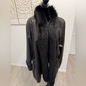 Luxurious Brown Leather Jacket with Fur Trim